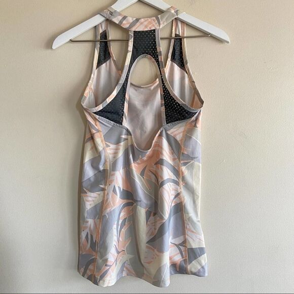 GAP Fit Women’s Workout Top Size Small - Picture 3 of 5